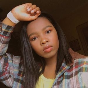 Meet your Posher, Alexia